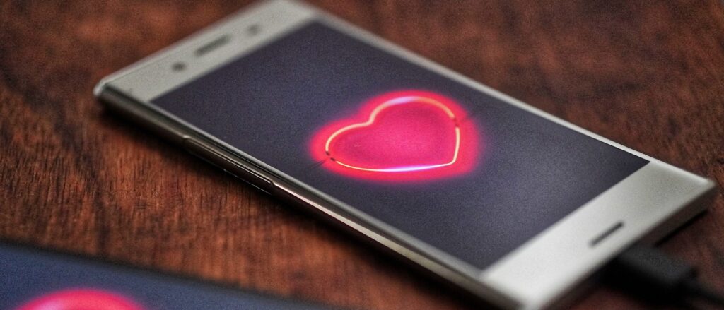 cell phones with heart